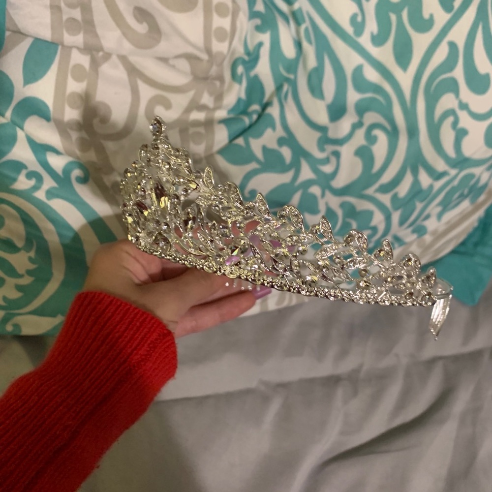 Tiara - Picture 2 of 3